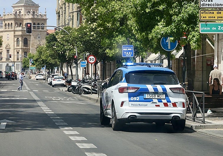 Escupe e insulta a la policía tras ser detenido por robar en un supermercado de Delicias